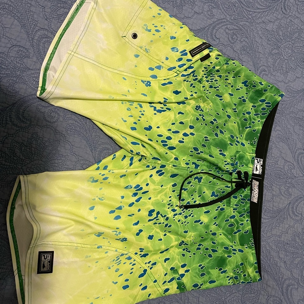 Pelagic Sharkskin hybrid fishing/ board-shorts, size 38